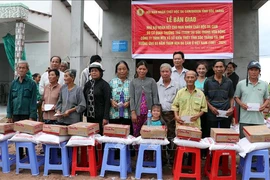 越通社为朔庄省橙剂受害者提供援助。图自越通社