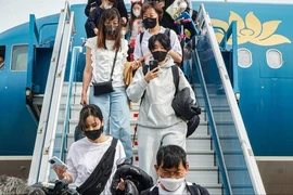 中国游客抵达庆和省。图自互联网