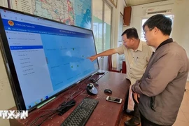 宁顺省渔业分局对配备巡航监控设备的渔船在海上活动进行密切监控。图自越通社