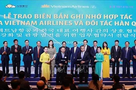 在越南政府总理范明政及工作代表团对韩国进行正式访问期间与各合作伙伴签署合作备忘录。图自越通社
