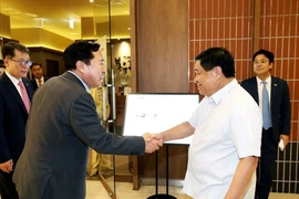 越南计划与投资部部长阮志勇和韩国中小企业联合会主席Kim Ki Moon。图自越通社