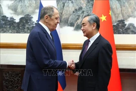 俄罗斯外长谢尔盖·拉夫罗夫（Sergey Lavrov）与中国外长王毅举行会晤。图自AFP/越通社