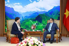 Prime Minister Pham Minh Chinh (R) receives newly-appointed German Ambassador to Vietnam Helga Margarete in Hanoi on September 27. (Photo: VNA)