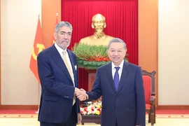 General Secretary of the Communist Party of Vietnam Central Committee To Lam (R) hosts a reception in Hanoi on December 12 for General Secretary of the United Left Movement (MIU) Party and Minister of Regional Integration Policies of the Dominican Republic Miguel Mejia. (Photo: VNA)