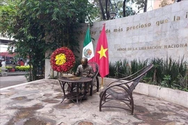 Statue du Président Ho Chi Minh à Mexico. Photo: VNA
