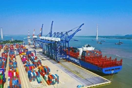 Le port international de Lach Huyen à Hai Phong est le premier port maritime en eau profonde de la région économique clé du Nord. Photo : VNA