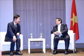 Le Premier ministre vietnamien Pham Minh Chinh (droite) et le chef de l'Association sud-coréenne de recherche sur l'innovation mondiale et ancien président de l'Assemblée nationale de République de Corée, Kim Jin Pyo. Photo: VNA