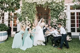 Le mariage d'un couple étranger au JW Mariott Phu Quoc Emerald Bay Resort&Spa. Photo: MPQ.webp