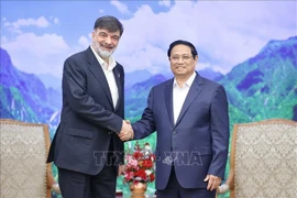 越南政府总理范明政会见伊朗警察部队司令阿赫迈雷扎。图自越通社