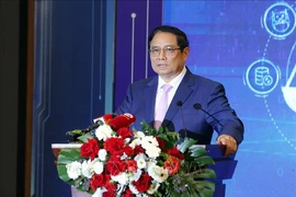 越南政府总理范明政在会议上发言。图自越通社