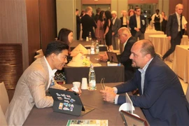 Representatives from Vietnamese and Italian tourism businesses meet at the tourism promotion programme in Milan, Italy. (Photo: VNA)