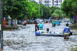 Floodwater still inundates Hanoi streets at noon on July 24. (Photo: VNA)