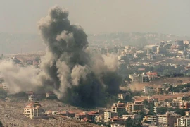 Smoke rises from Israeli airstrikes in the southern village of Kfar Rouman, seen from Marjayoun, south Lebanon. (Photo: Euronews) 