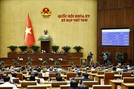 The 15th National Assembly (NA) on November 29 afternoon passes the revised Law on Public Investment with 441 out of 448 deputies voting in favour. (Photo: VNA)