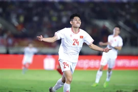 Vietnamese player Nguyen Hai Long (24) celebrates his opener in the match against Laos. (Photo: VNA)