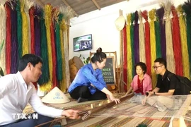 Phu Tan sedge mat craft village in Tuy An district, Quang Nam province, builds a rural tourism model associated with OCOP products. (Photo: VNA)