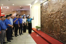 A bas-relief artwork on the Dien Bien Phu Victory is launched at the Dien Bien Phu Victory Museum in the northwestern province of Dien Bien on May 4 (Photo: VNA)