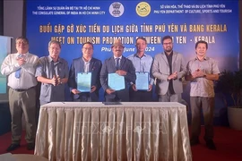 WebCRS company from Kerala signs memoranda of understanding on cooperation with several travel agencies and hotels in Phu Yen. (Photo: VNA)