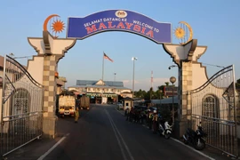 The welcome sign to Malaysia is seen from the Thai-Malaysian bridge on the Thai side in Sungai Kolok district of Narathiwat (Photo: bangkokpost)