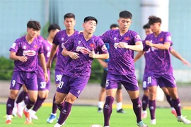 Players seen in training in Hanoi in preparation for the CFA Team China international friendly tournament on September 4-10. ()Photo of VFF)