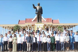 Delagates pose for a group photo at the Kaysone Phomvihane Museum in Vientiane on December 12, 2024. (Photo: VNA)