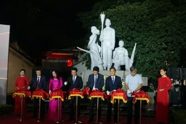 A la ceremonia inaugural del evento asiste Nguyen Manh Hung, ministro de Información y Comunicaciones. (Fuente: Nhan Dan)