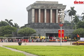 Casi 32 mil personas visitan Mausoleo de Ho Chi Minh. (Fuente: VNA)