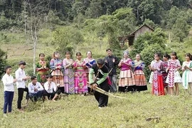 Flautas de bambú resuenan en las tierras altas del noroeste