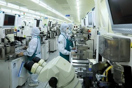 Vietnam atrae cada vez más grandes corporaciones de la industria de semiconductores del mundo. En la foto: La empresa Hana Micron Vina planea ampliar la fábrica en la provincia de Bac Giang con una inversión de 600 millones de dólares. (Fuente: VNA)