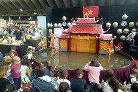 El escenario de marionetas acuáticas en miniatura diseñado por el artista Phan Thanh Liem. (Foto cortesía de Phan Thanh Liem)