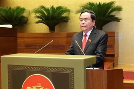 越南社会主义共和国国会主席陈青敏宣誓就职。图自越通社