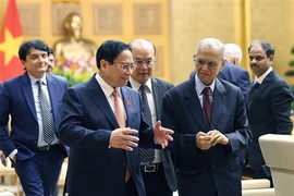 越南政府总理范明政会见印孚瑟斯集团创始人纳拉亚纳·穆尔蒂。图自越通社