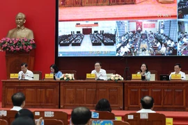 越南国会主席陈青敏在后江省开展接待选民活动。图自越通社