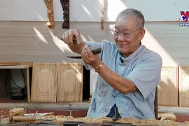 Meeting an artisan of Chang Son carpentry village