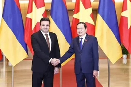 Chairman of the Vietnamese National Assembly (NA) Tran Thanh Man (right) and his Armenian counterpart Alen Simonyan. (Photo: VNA)