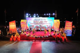 2024年“五彩缤纷之西北”竹竿舞节在安沛市举行。图自越通社