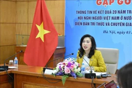 越南外交部副部长、海外越南人国家委员会主任黎氏秋恒发表讲话。图自越通社