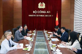 越南公安部部长梁三光上将会见美国信息产业理事会首席执行官贾森•奥克斯曼。图自越通社