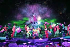 2024年河内荷花节开幕式上的表演节目。图自hanoimoi.vn