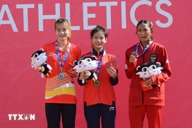 Vietnamese runner earns two golds at ASEAN School Games