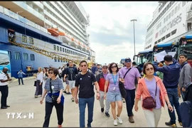 Foreign arrivals outnumber domestic to Ha Long Bay. (Photo: VNA)