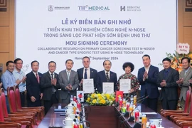 At the MoU signing ceremony (Photo: VietnamPlus)