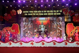 El programa de espectáculos que presenta los patrimonios culturales inmateriales reconocidos por la UNESCO en la ciudad de Hai Phong (Fuente: VNA)