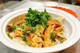 El ‘pho’ con pollo sin caldo. (Fotografía: hanoimoi.vn) 