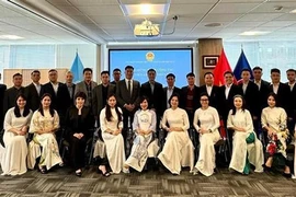Dirigentes y personal de la misión vietnamita en la ONU y la delegación de la Academia de Seguridad Pública Popular (Fuente: VNA)