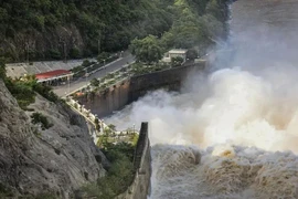 La zona de desagüe en el lago hidroeléctrico Hoa Binh (Fuente: VNA) 