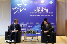 El vicepresidente del Comité Popular de Ciudad Ho Chi Minh, Duong Ngoc Hai, y el vicealcalde de Oporto, Ricardo Valente (Fuente: VNA)