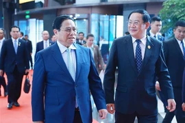 Los primeros ministros de Laos y Vietnam (Fuente: VNA)