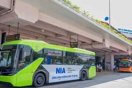 Los autobuses en el aeropuerto internacional de Noi Bai (Fuente: VNA)