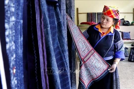 The Ministry of Culture, Sports and Tourism has worked to preserve the traditional brocade weaving of the Mong ethnic group in Mu Cang Chai district, Yen Bai province. (Photo: VNA)